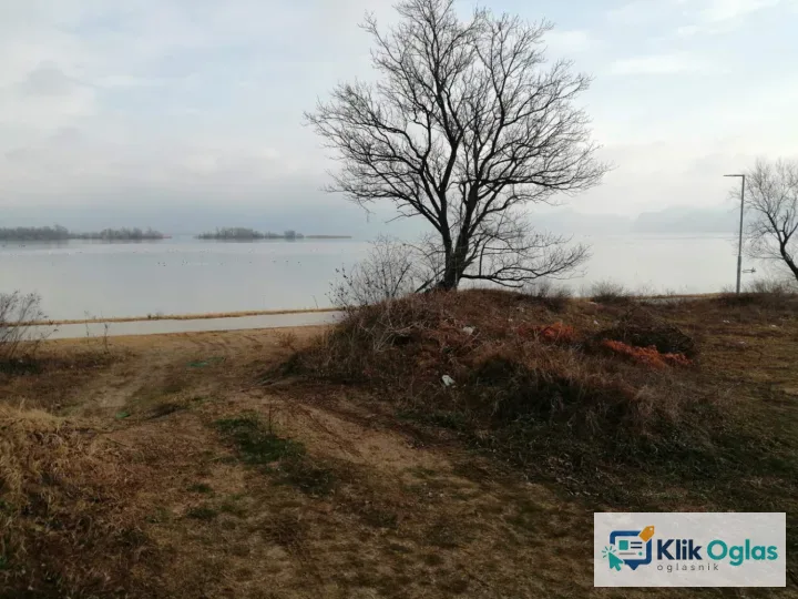 Prodaja PLACA na obali Dunava kod Golubca