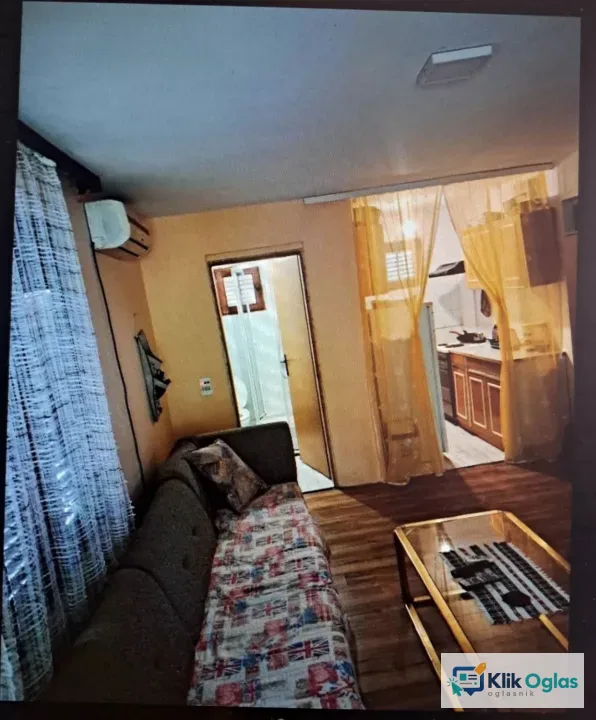 Izdaje se apartman-vikendica na Srebrnom jezeru