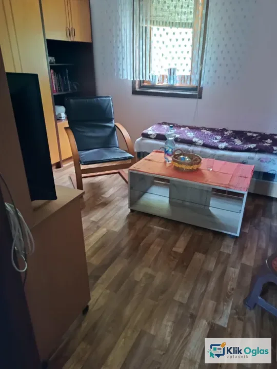Na prodaju kuća u centru Kusadka