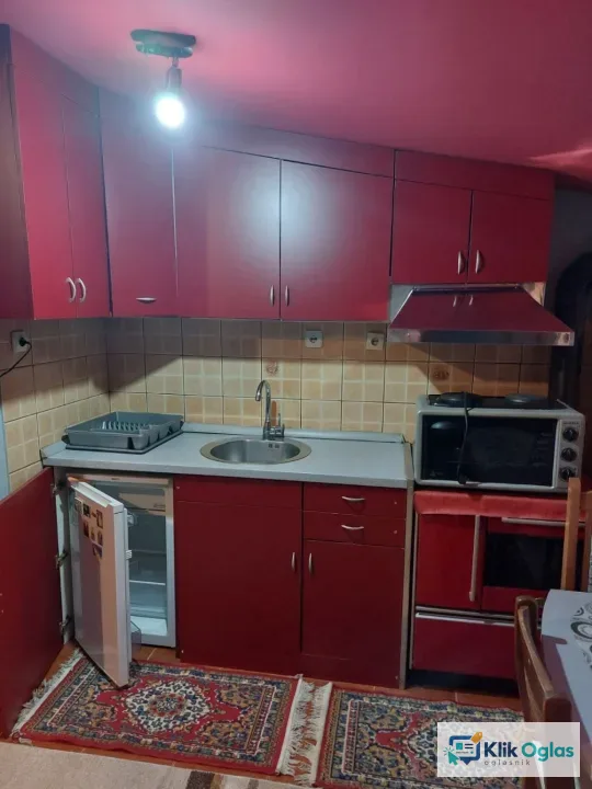 Izdajem stan u Krnjaci, garsonjera, 22 kvadrata