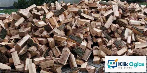 Cepana drva za ogrev i ljuspice za potpalu